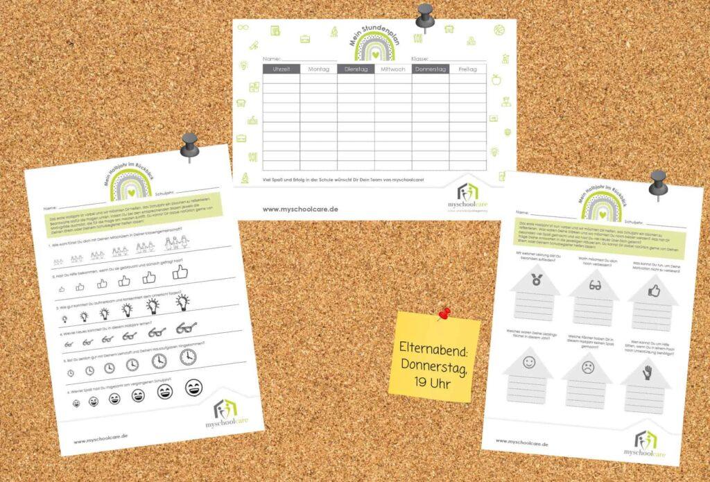 Eine Korkplatte mit vier angehefteten Papieren: eine Wochenplan-Tabelle, zwei Arbeitsblätter mit Symbolen und Platz für Antworten und ein Klebezettel mit der Aufschrift "Elternabend. Donnerstag 19 Uhr.".
